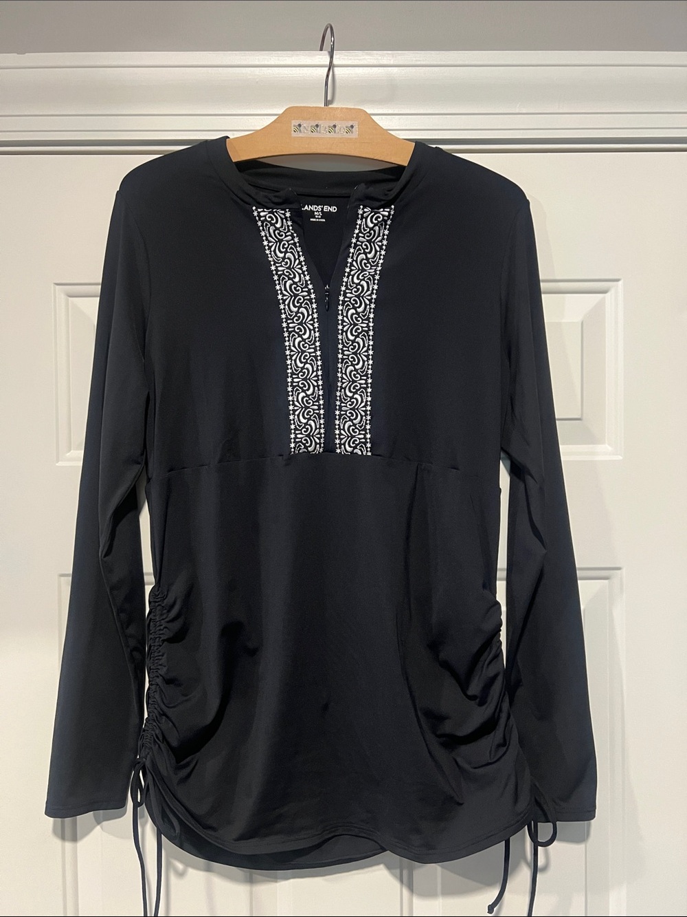 Lands'‎ End Black Long-Sleeve Sz M/L Rash Guard Embroidered Swim Resort Vacation